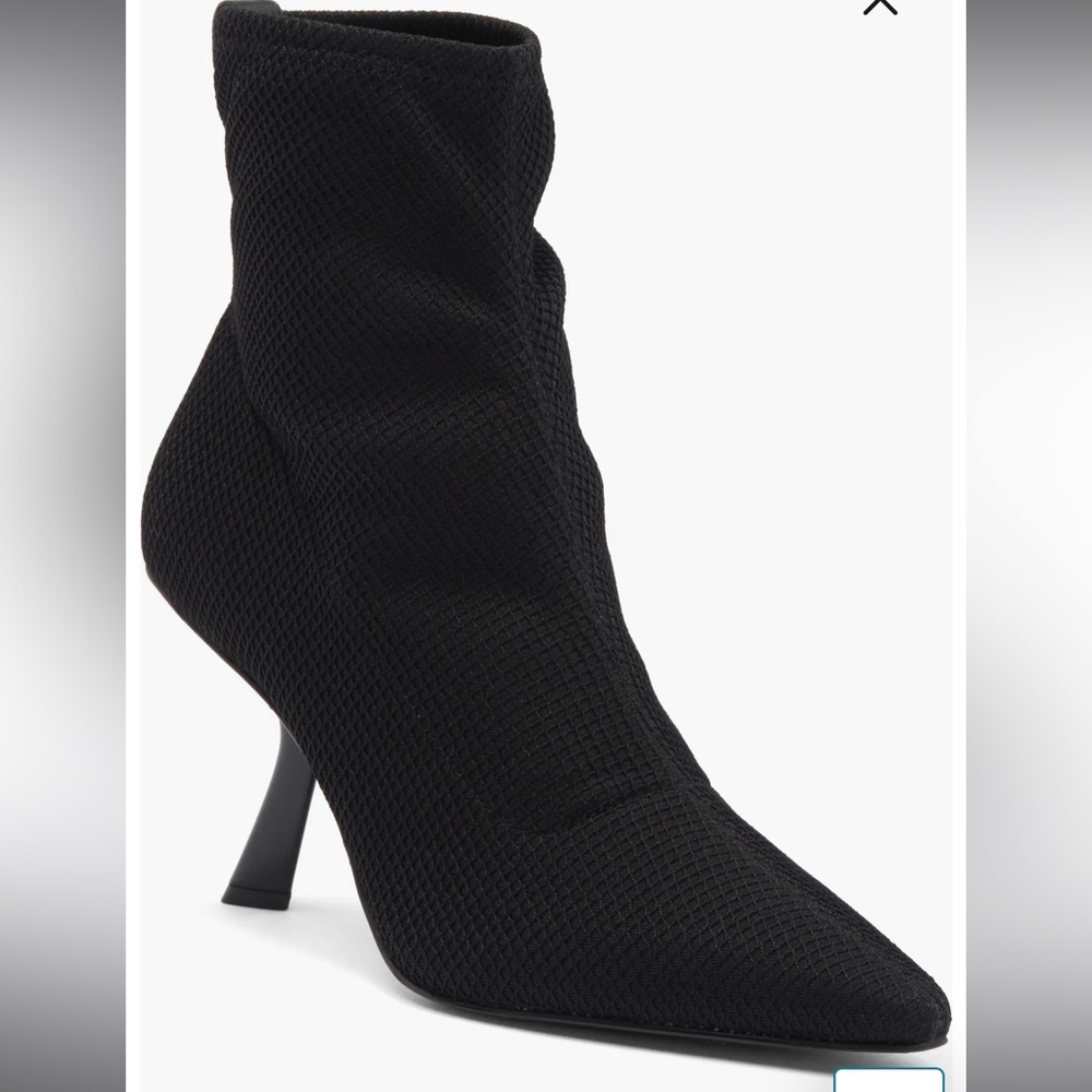 Kyle Pointed Toe Boot (Women)
KARL LAGERFELD PARIS
Women size 7.5 New in Box